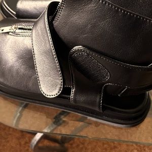 Women’s sandals fit like a size 10